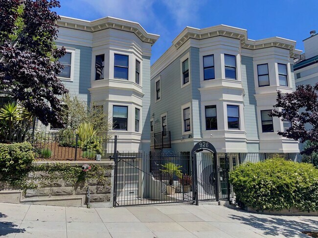 Building Photo - Modern 2 Bed, 1.5 Bath + Parking - Alamo S...
