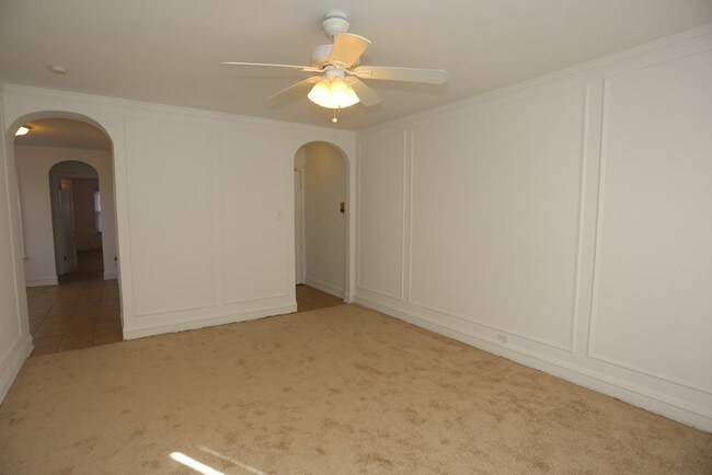 Foto del edificio - 440 W Barry Ave