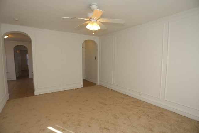 Building Photo - 440 W Barry Ave