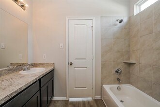Building Photo - 4823 Sweet Chestnut Ln