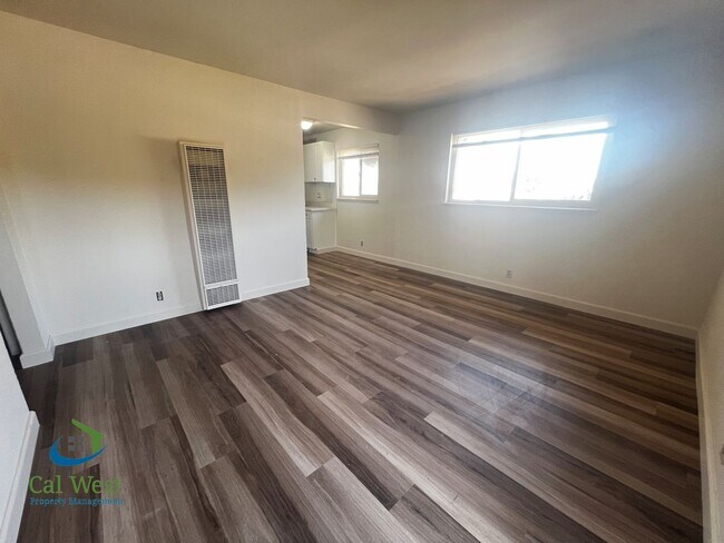 Building Photo - $2095 - Cozy Upstairs 1 bed / 1 bath near ...