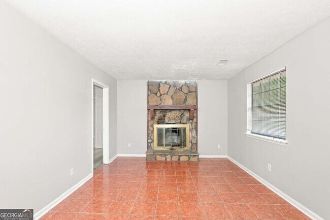 Building Photo - 596 Crestmont Ct