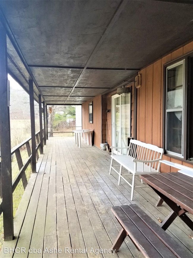 Building Photo - 2 br, 1 bath House - 325 River Lane