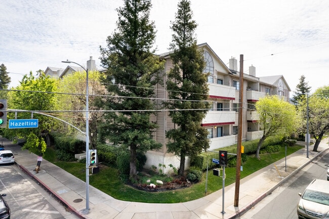 Building Photo - 14050 Magnolia Blvd