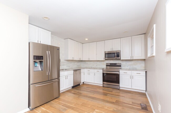 Foto del edificio - 5022 Fairmont Rd SE