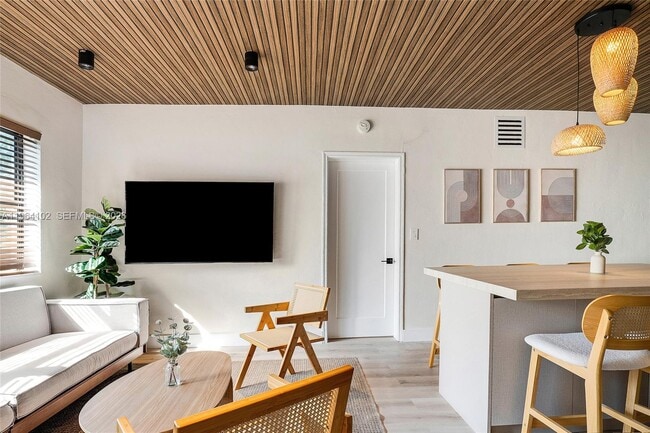 Building Photo - 1275 Marseille Dr