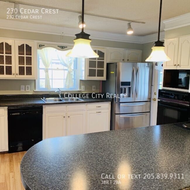Foto del edificio - 230 Cedar Crest