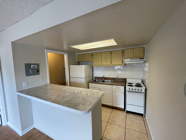 Foto del edificio - 5101 Curry Ford Rd