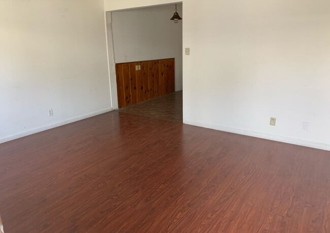 Building Photo - 238 E Valencia Ave