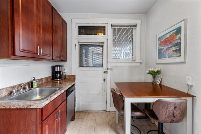 Foto del edificio - 442 W Arlington Pl