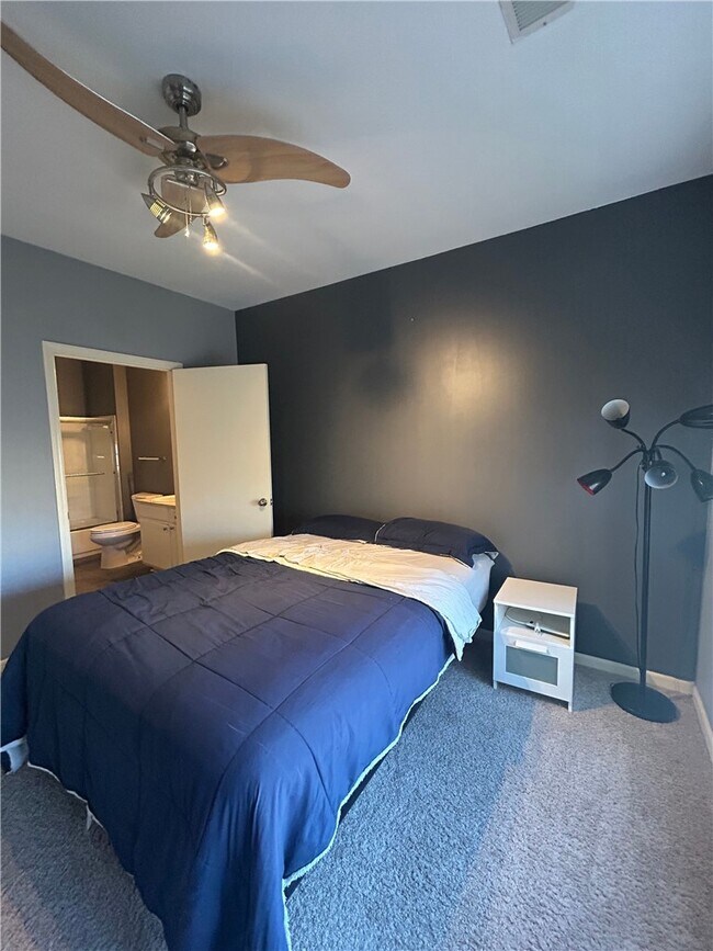 Foto del edificio - 4230 NW Meadow Creek Cir