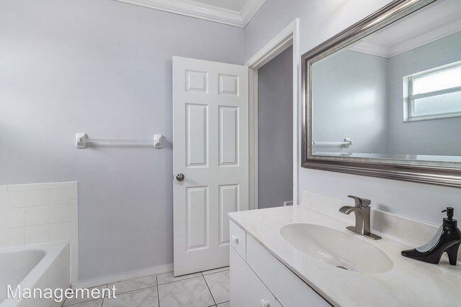 Building Photo - 3 br, 2 bath House - 1114 Hudson Street E