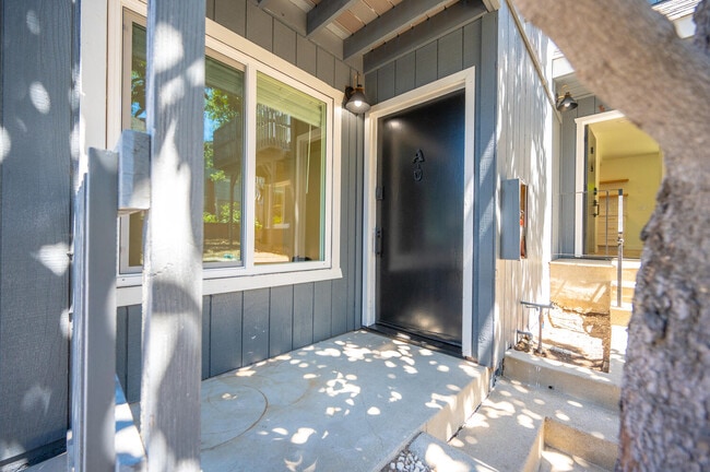 Entrada principal - 680 Morro St