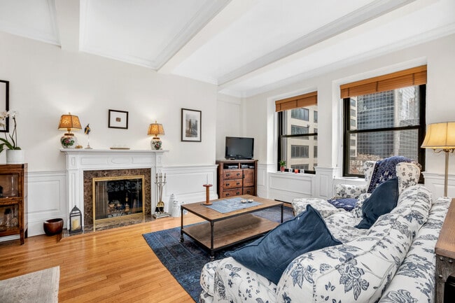 Building Photo - 212 E 48th St