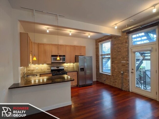 Building Photo - 1222 W Hubbard St