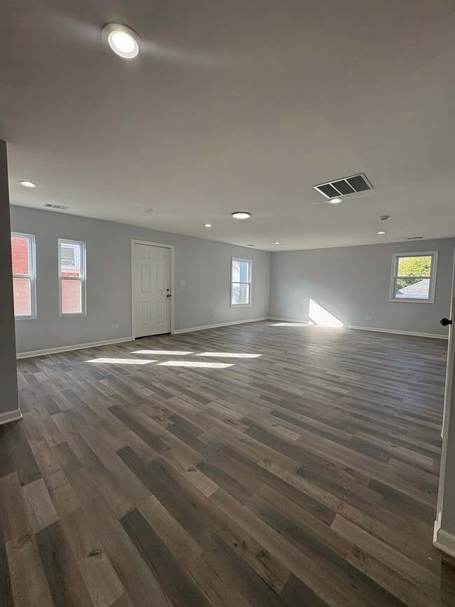 Foto del edificio - 432 W 61st Pl