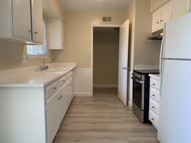 Foto del edificio - 1433 Essex Way