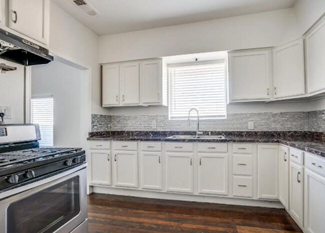 Foto del edificio - Charming 3-bedroom, 1-bath home near the B...