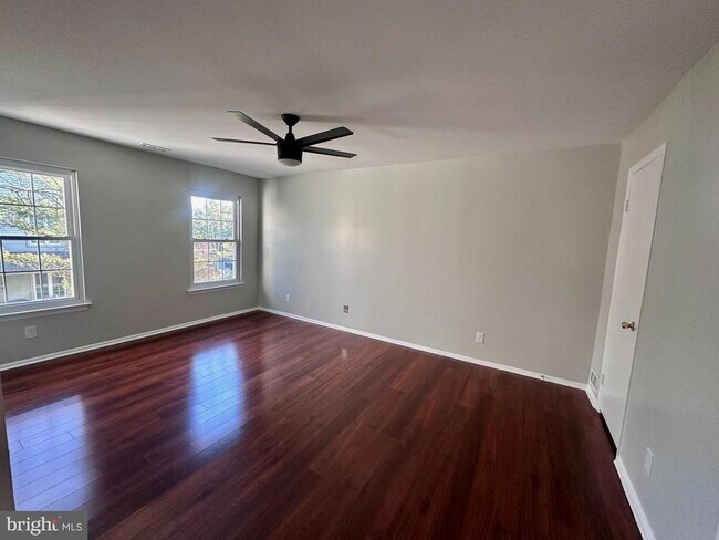 Building Photo - 2104B Denham Ct