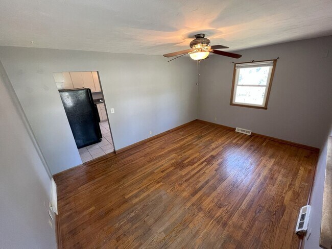 Foto del edificio - Bright & Spacious 3-Bedroom Home on Large ...