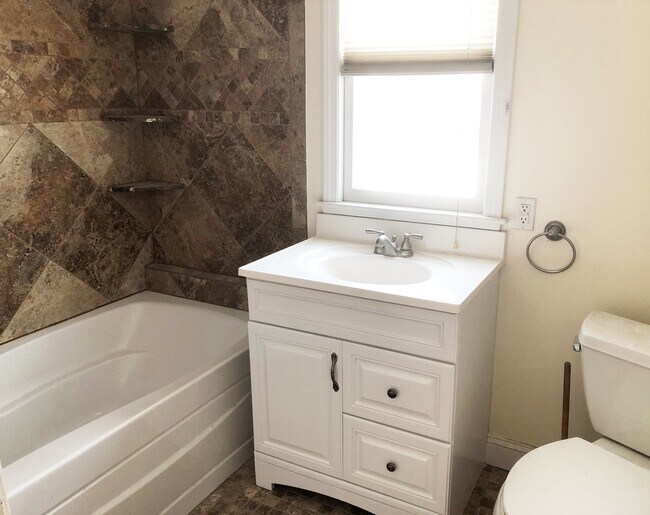 Building Photo - 65 Harding Ter