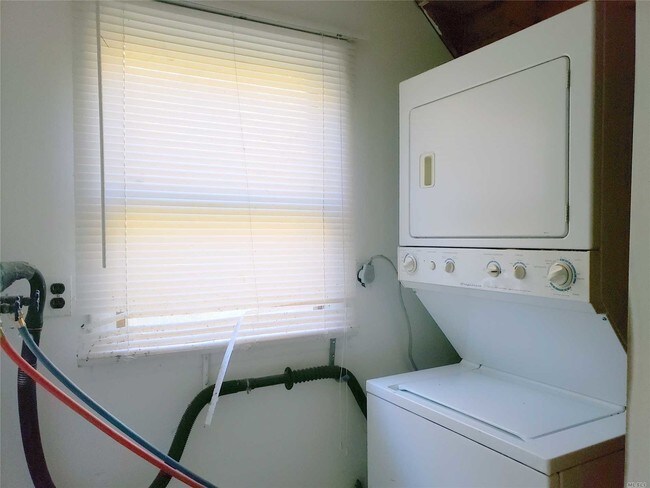 Foto del edificio - 143 Landing Ave