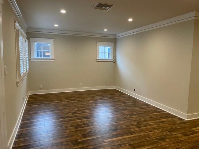 Building Photo - 1326 Barrington Way