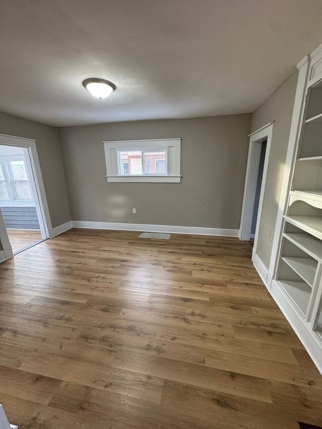 Building Photo - 649 W Creighton Ave