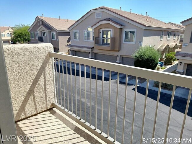 Foto del edificio - FANTASTIC TOWNHOME - POPULAR FLOORPLAN!! M...
