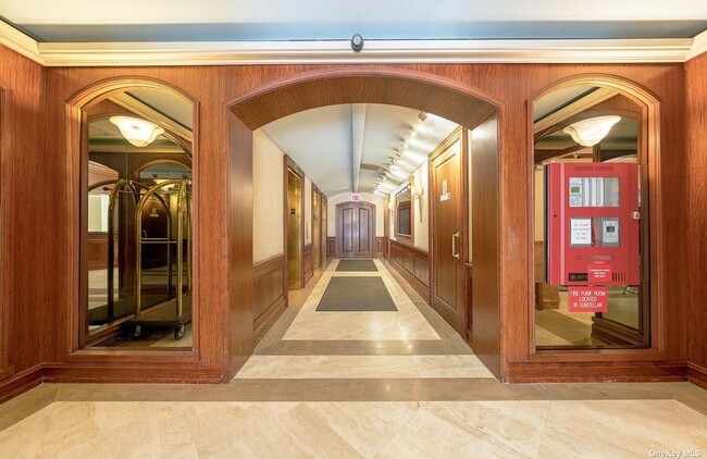 Foto del edificio - 145 E 48th St