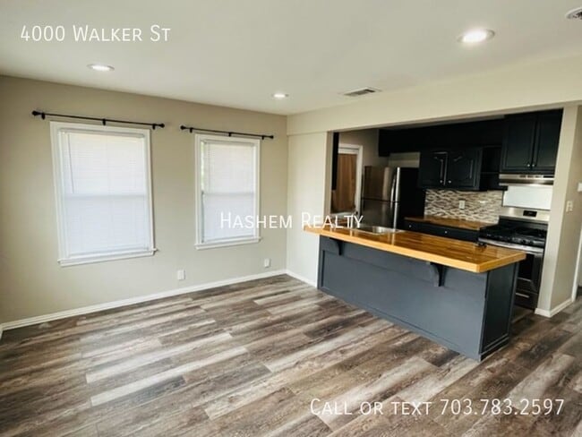 Photo - 4000 Walker St House