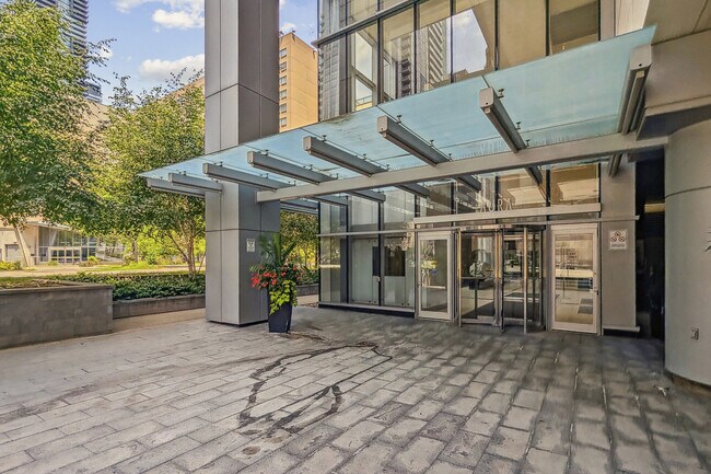 Photo du bâtiment - 386 Yonge St