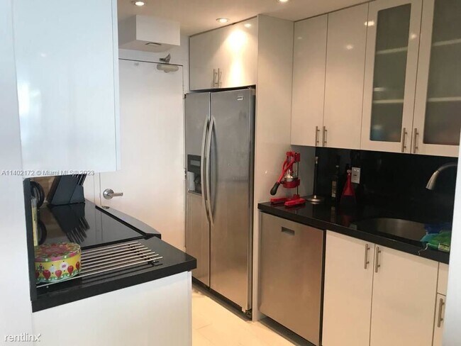 Building Photo - 1 br, 1.5 bath Condo - 1200 West Ave Apt PH6