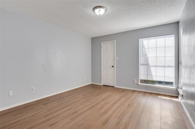 Foto del edificio - 9601 Forest Ln