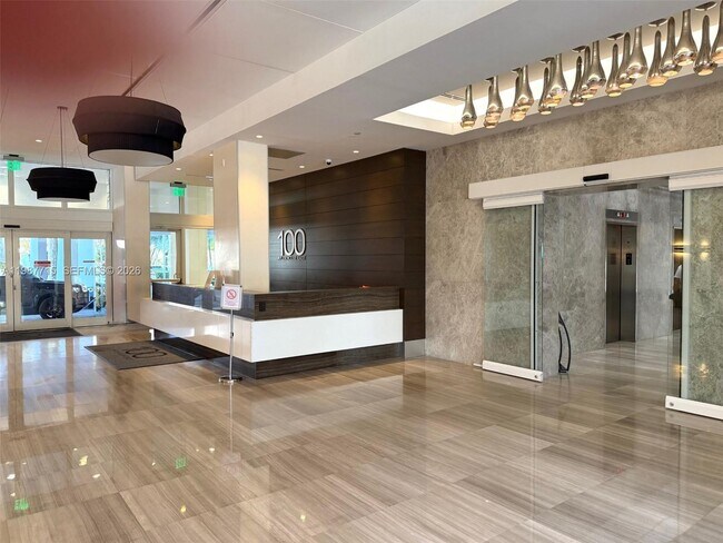 Foto del edificio - 100 Bayview Dr