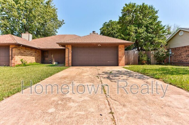 Building Photo - 1713 Hillcrest Dr