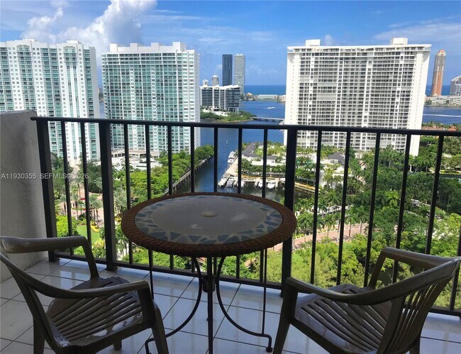 Foto del edificio - 18181 NE 31st Ct