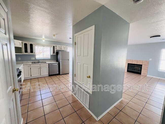 Building Photo - 1225 11th St SE