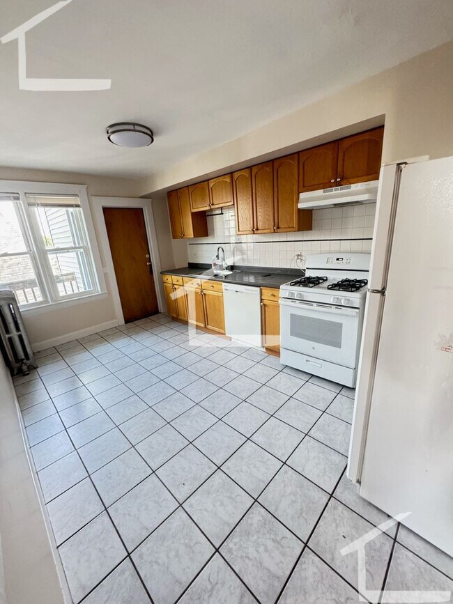 Photo - Sunny, Spacious and Affordable!   Apartment in Convenient Location, Hardwood Floors, Cat Friendly