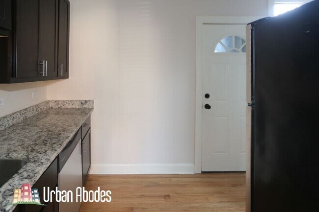 Foto del edificio - 4036 Ashland N Ave