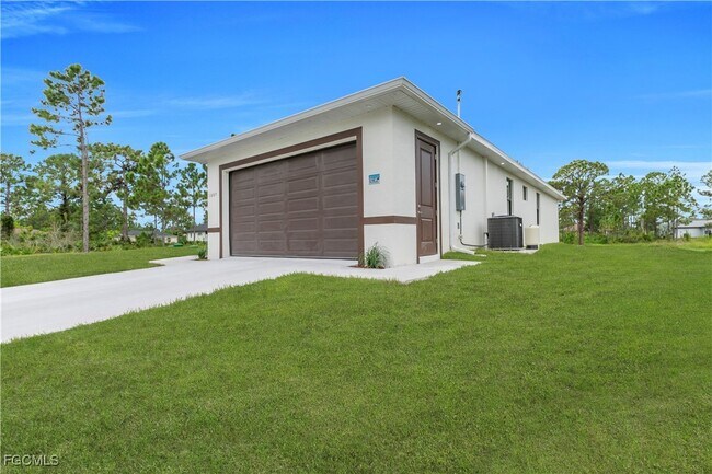 Foto del edificio - 708 Poinsettia Ave