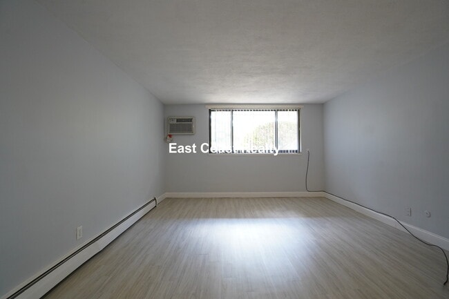 Foto del edificio - 16 Whites Ave