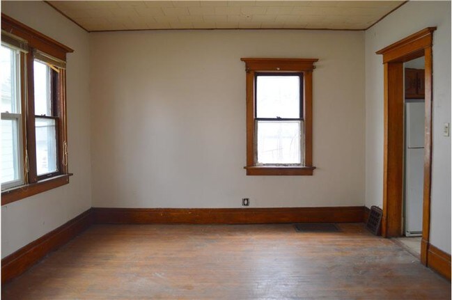 Building Photo - 224 Sunnyside Ave