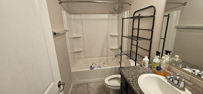 Foto del edificio - 13812 Sherman Ave