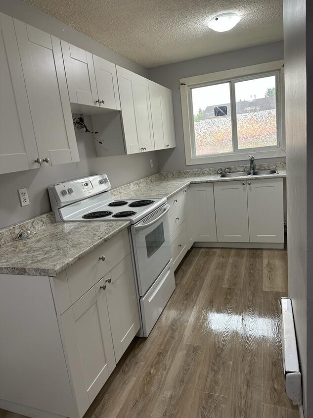 Primary Photo - 2225 Oak St