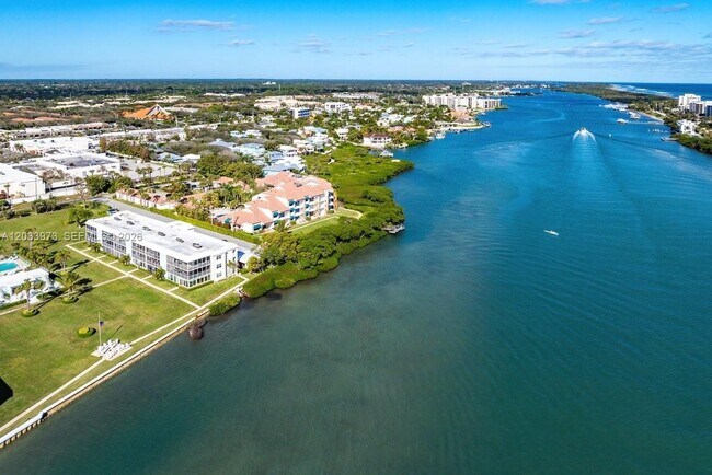 Foto del edificio - 100 Waterway Rd