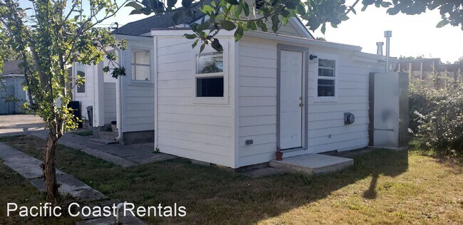 Building Photo - 1 br, 1 bath House - 3146 1/2 Prospect Ave