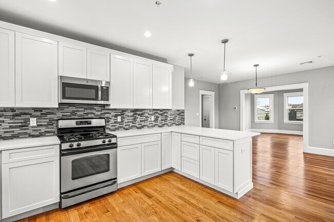 Building Photo - 27 W Water St