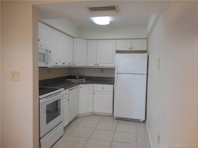 Building Photo - 2600 S Kanner Hwy