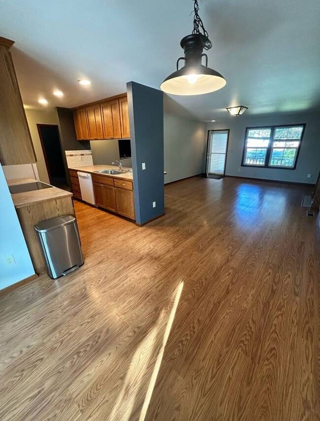Building Photo - 3 Bedroom Home For Rent